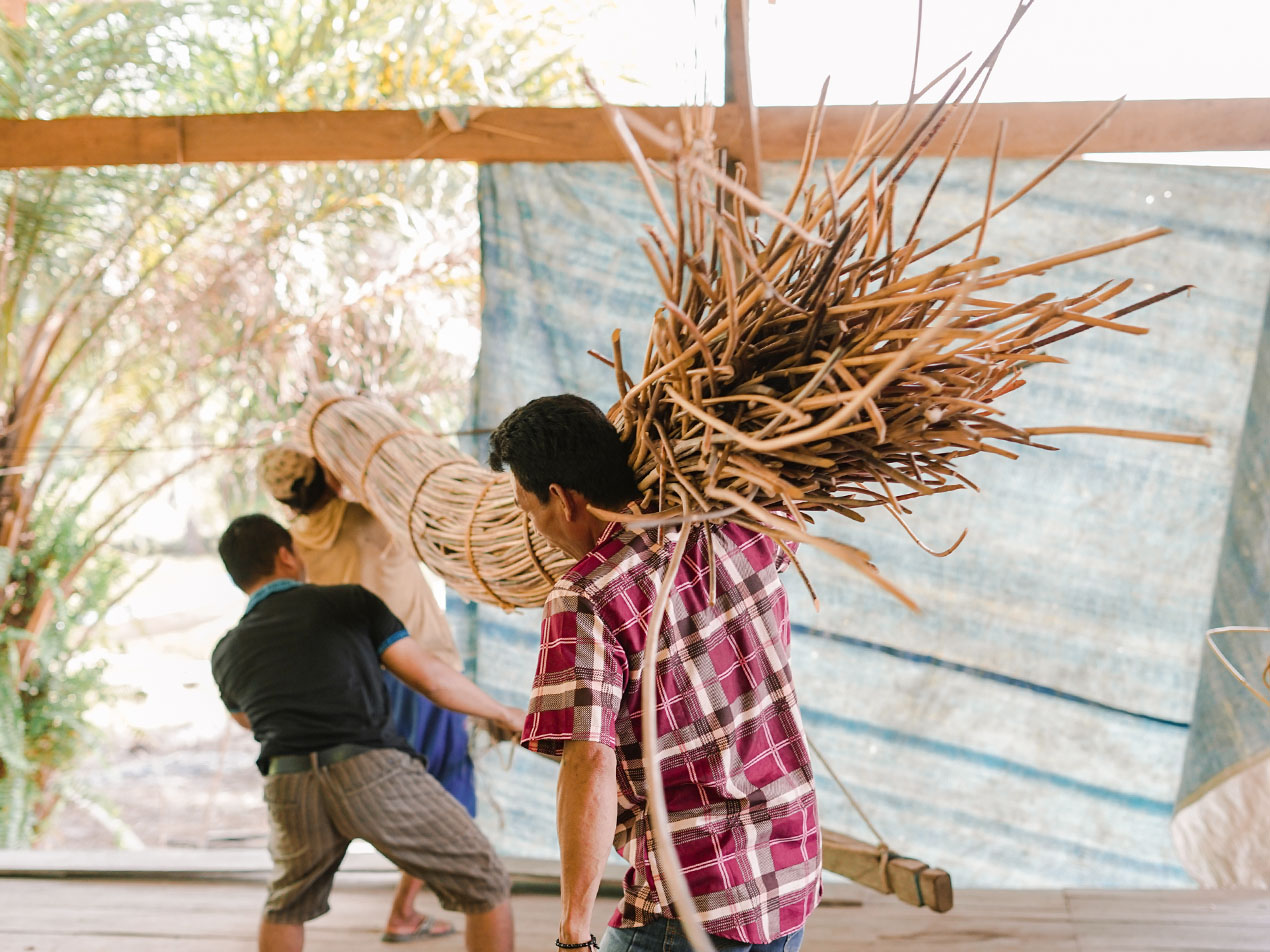 To educate and improve the quality of Indonesian sustainable raw materials, and to support handicraft communities & international business partners.